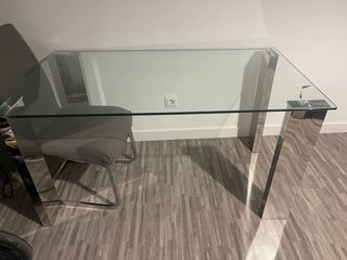 Mesa de cristal patas plateadas