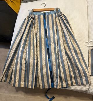 traje de Fallera Niña Azul y beige con flores rosa