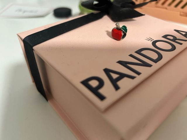 Charm Manzana Roja Pandora