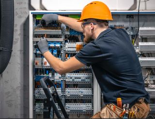 electricista urgente averías boletines 24h