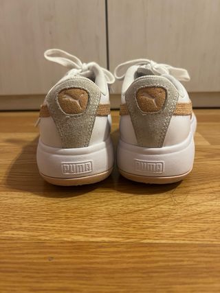 Zapatillas Puma Blancas y Rosas