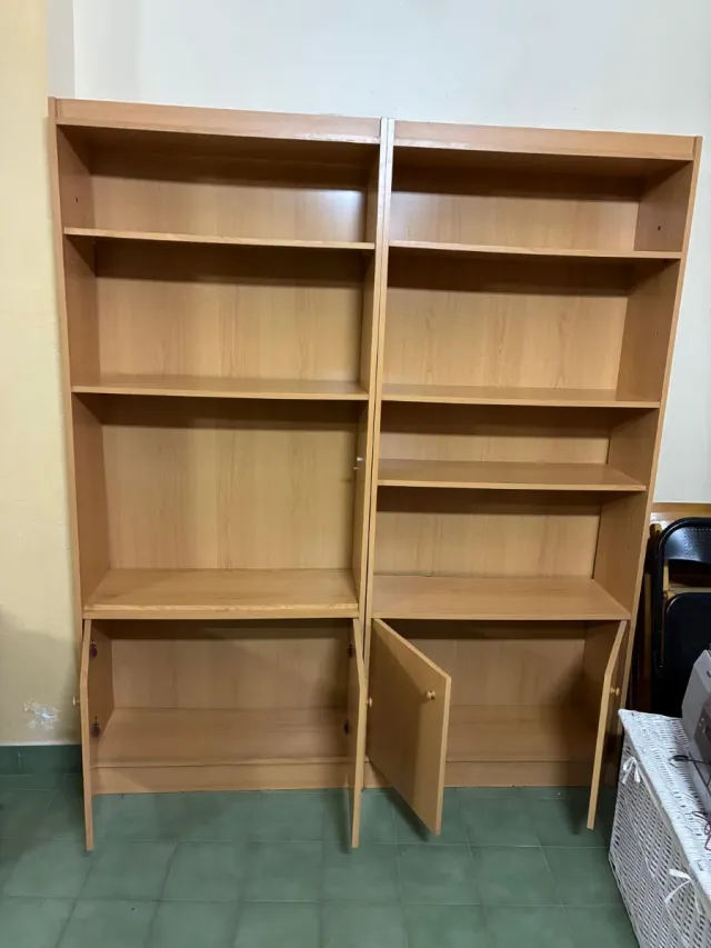 Estantería de madera