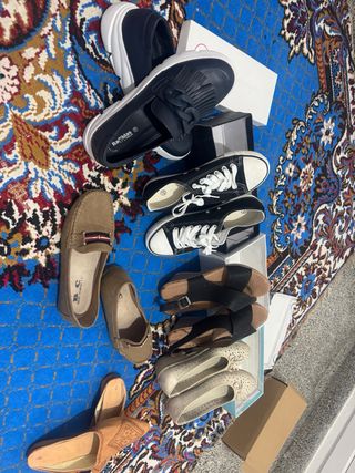 Zapatillas casuales negras y beige