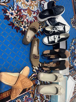 Zapatillas casuales negras y beige