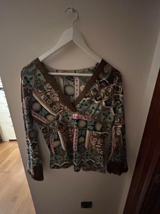 Blusa estampada manga larga