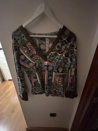 Blusa estampada manga larga