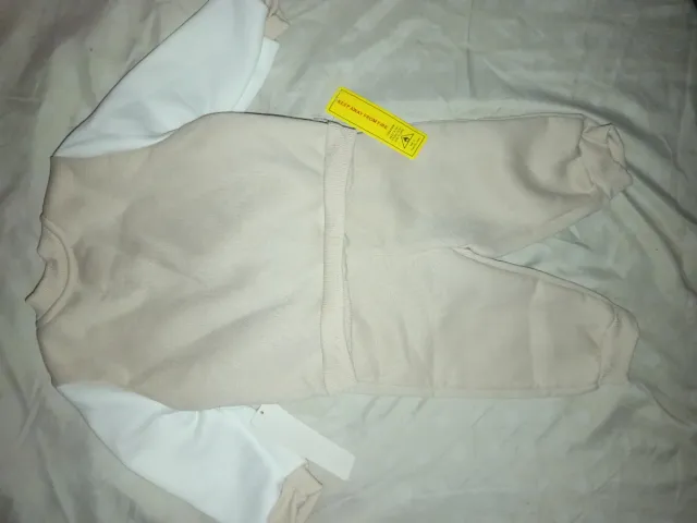 Chándal bebé beige con letra A, nuevo a estrenar