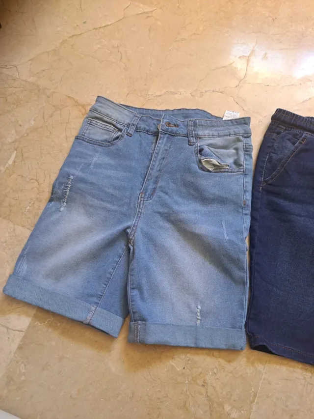 Pantalones cortos vaqueros desgastados
