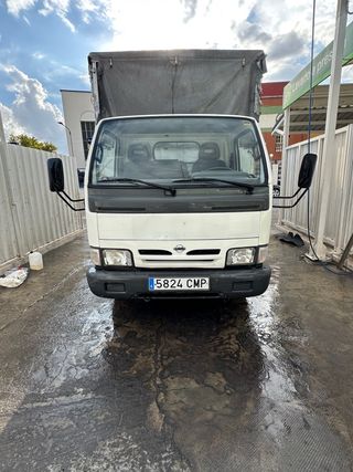 Camión Nissan Cabstar 2003 Plataforma