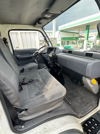 Camión Nissan Cabstar 2003 Plataforma