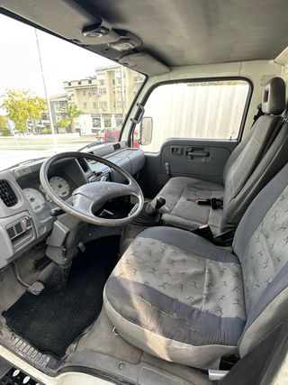 Camión Nissan Cabstar 2003 Plataforma