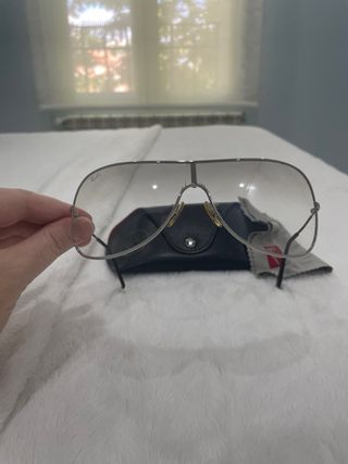 Gafas Ray-Ban Plata y Negro. 
