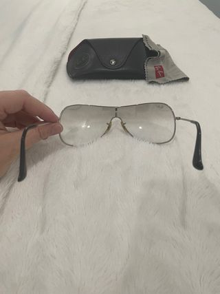 Gafas Ray-Ban Plata y Negro. 
