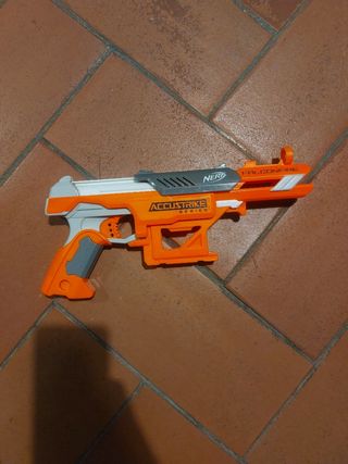 Pistola Nerf Accustrike Falconfire