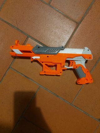 Pistola Nerf Accustrike Falconfire
