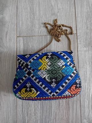 Bolso étnico azul y multicolor