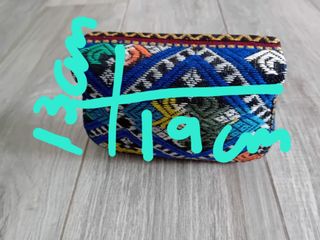 Bolso étnico azul y multicolor