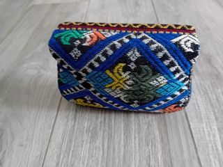 Bolso étnico azul y multicolor