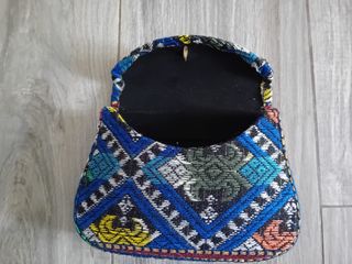 Bolso étnico azul y multicolor