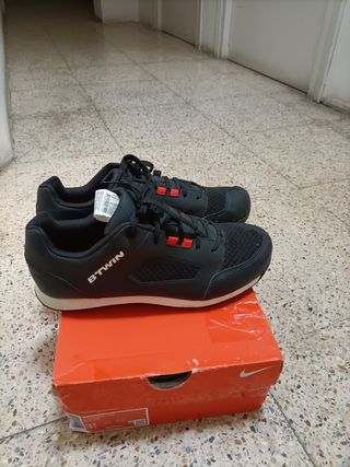 Zapatillas BTWIN Negras Talla 39
