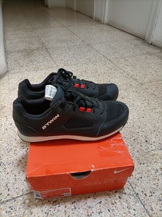 Zapatillas BTWIN Negras Talla 39