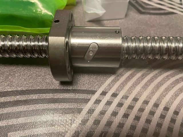 Husillo lineal con tuerca