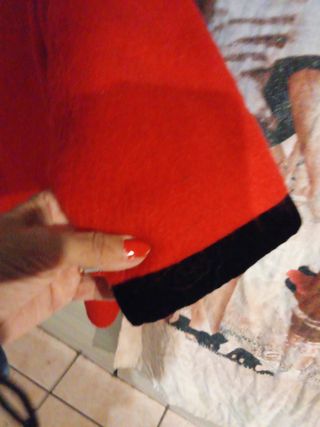 Cappotto rosso pompiere con dettagli velluto nero