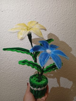Flores de limpiapipas hechas a mano 