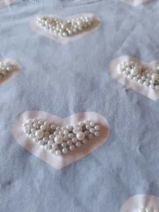 Vestido azul con corazones bordados con perlas 