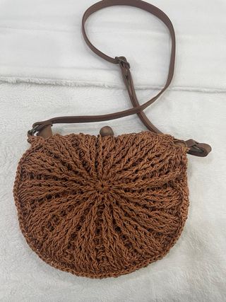 Bolso redondo tejido marrón