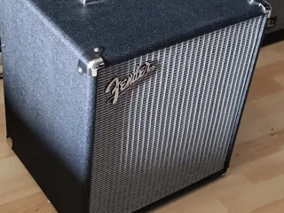 Fender Rumble 100 Amplificador Bajo