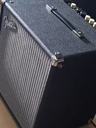 Fender Rumble 100 Amplificador Bajo