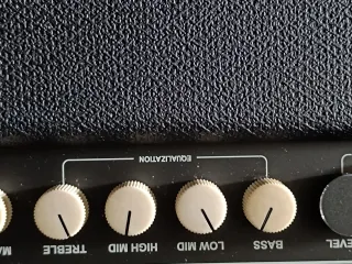Fender Rumble 100 Amplificador Bajo
