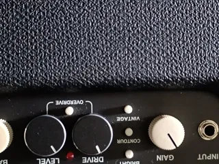 Fender Rumble 100 Amplificador Bajo