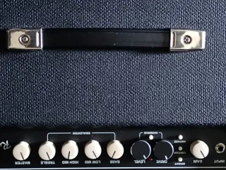 Fender Rumble 100 Amplificador Bajo