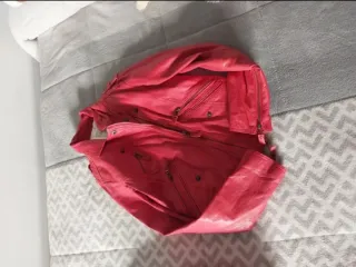 Cazadora de piel roja