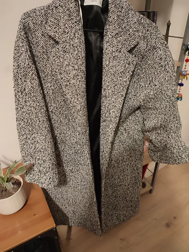 Abrigo oversize Mango blanco y negro