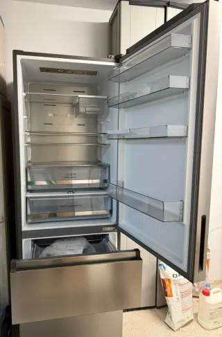 Nevera Hisense acabado inox.