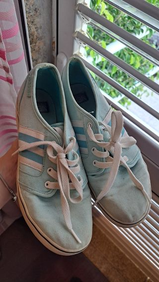 Sapatilhas Adidas Azuis e Brancas