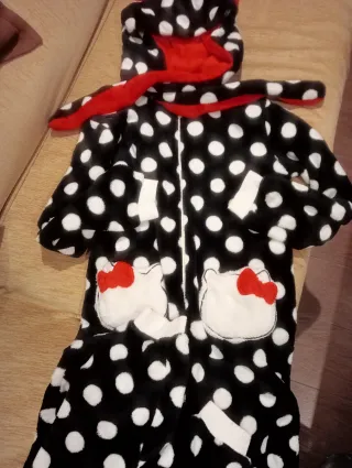Pijama mono polar lunares Hello Kitty 