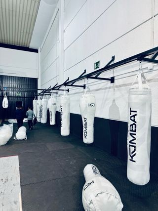 Saco de boxeo profesional uppercut KOMBAT. Nuevo!