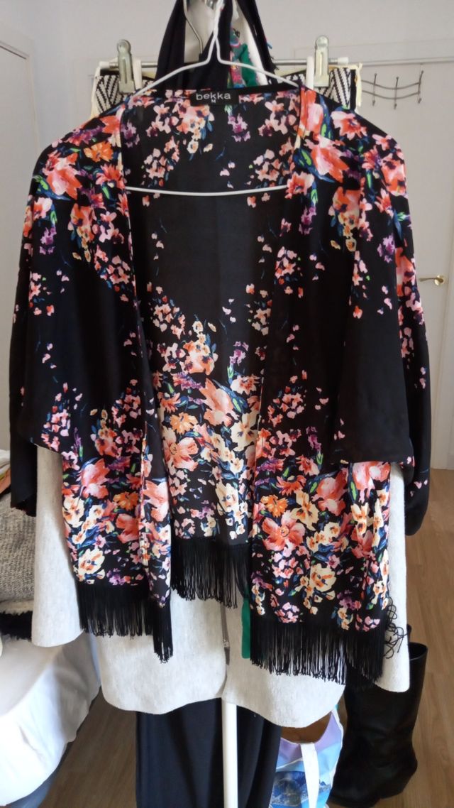 Lote Ropa Mujer: Pantalón Rojo y Tops