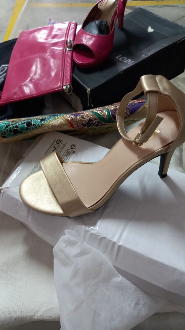 Lote Ropa Mujer: Pantalón Rojo y Tops