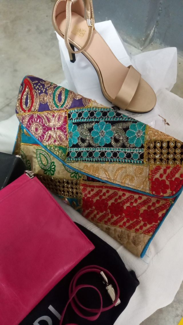 Lote Ropa Mujer: Pantalón Rojo y Tops