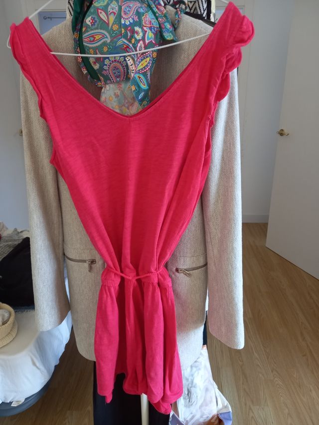 Lote Ropa Mujer: Pantalón Rojo y Tops