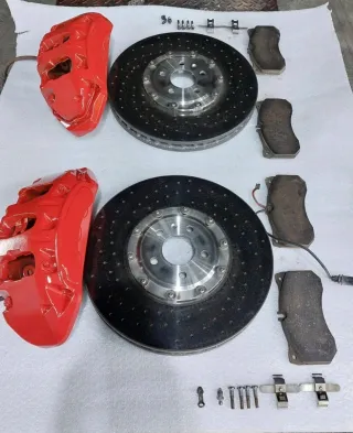 DISCOS DE FRENOS CERAMICOS Y PINZAS BREMBO DE AUDI