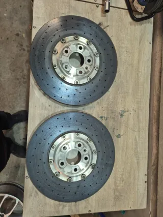 DISCOS DE FRENOS CERAMICOS Y PINZAS BREMBO DE AUDI