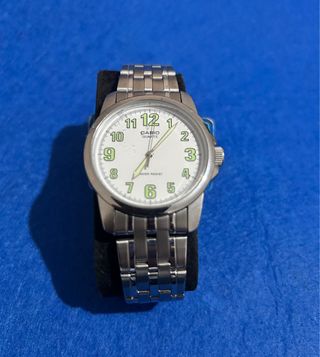 Reloj Casio Analógico Plata y Blanco