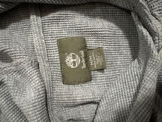 Sudadera con capucha gris