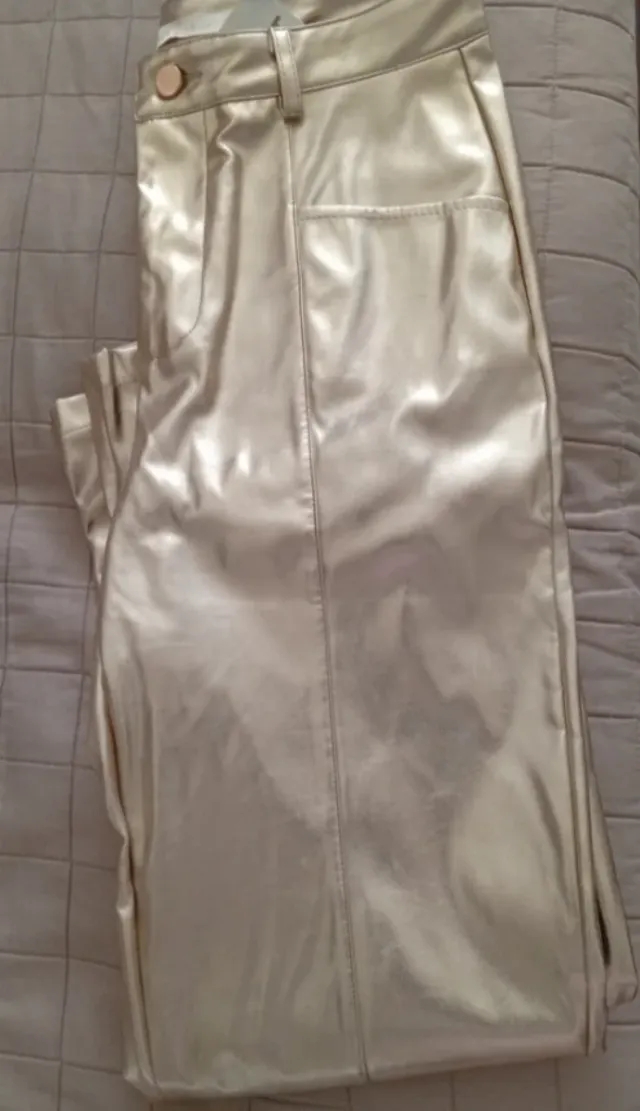 Pantalón dorado brillante